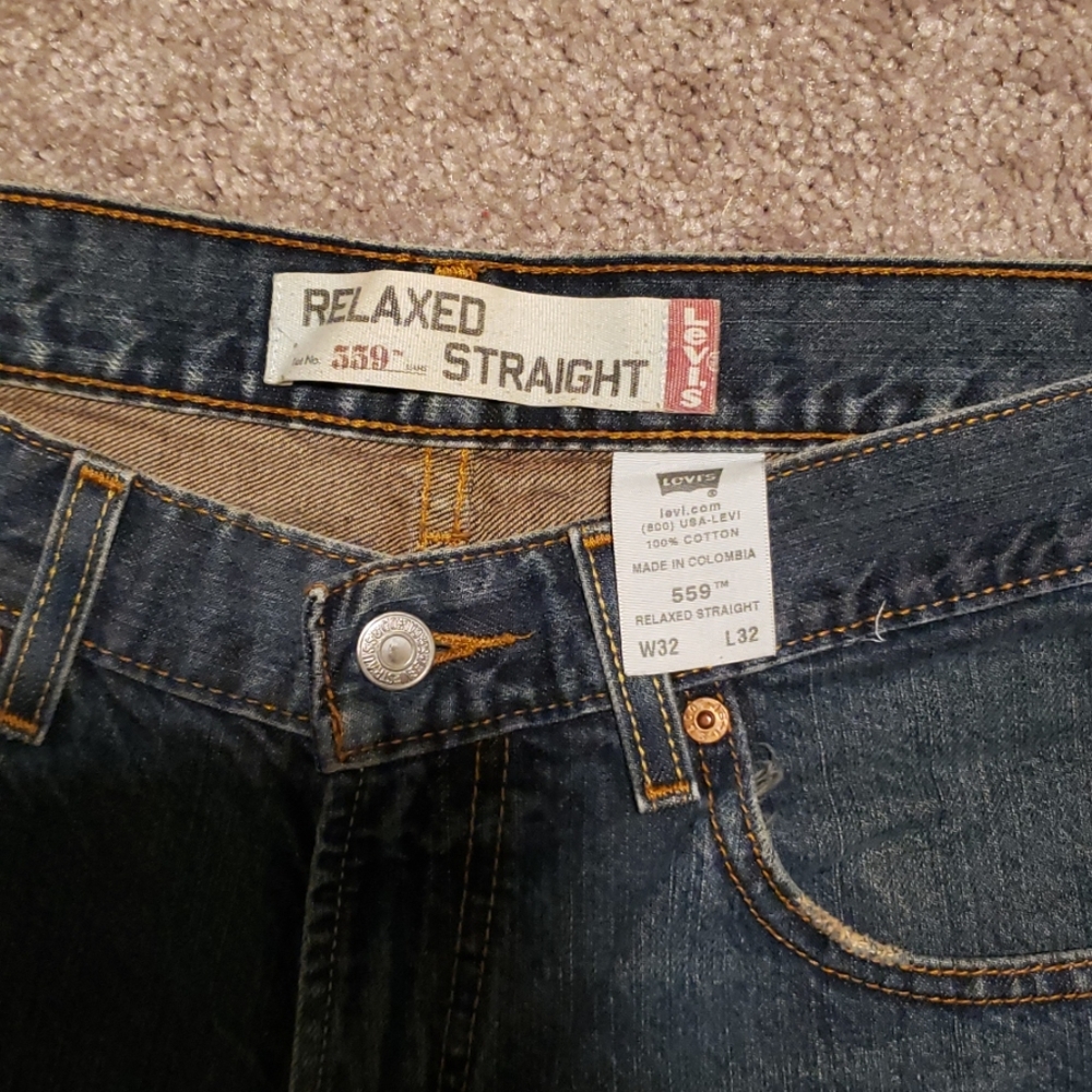 Relaxed Levis - Picture 5 of 8
